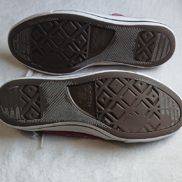 Converse Burgundy Low-Top Sneakers - Picture 6 of 9